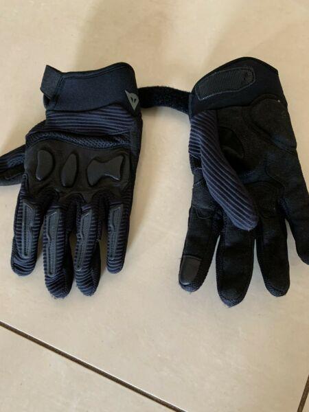 Wanted: Dainese motorbike gloves