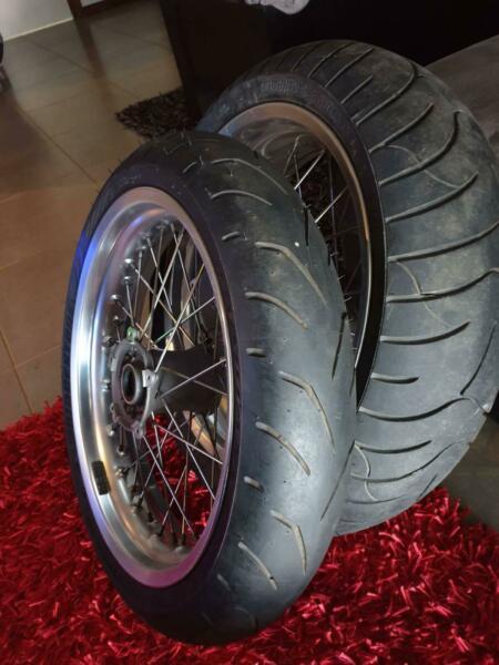 Motard wheels and tyres