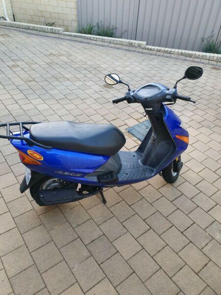2006 honda lead 100cc moped/scooter
