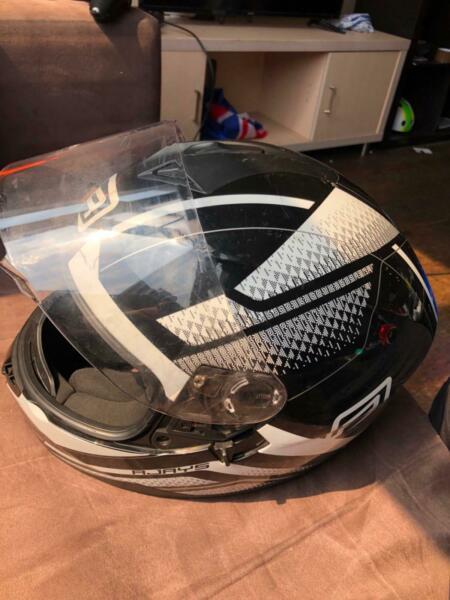Motorcycle helmet