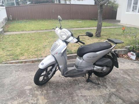 Aprilia Scarabeo 200cc with Helmet and Rego and New Battery