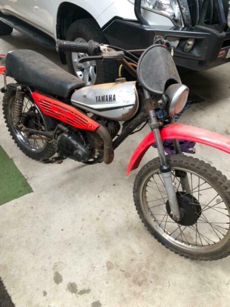 1983 mx 100 motorbike