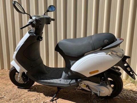 Piaggio Zip 50cc scooter motor bike $1900 low kms