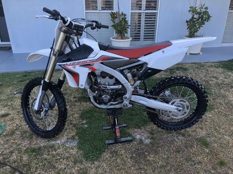 Yamaha yz250f 2015 special edition 44 hours from new immaculate