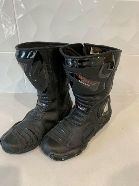 Road bike riding boots by Wicked Gear