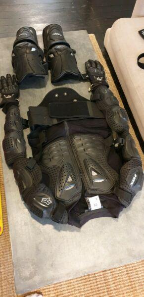Fox Titan Sport Jacket Armour and gloves / Oneal Tyrant knee pads