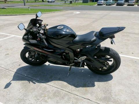 Black 2006 Yamaha R6