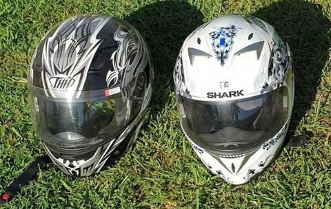 Motorcycle full face helmets