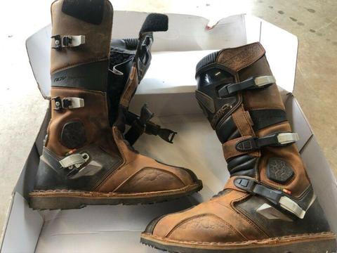 Size 47 Forma Adventure motorbike riding boots