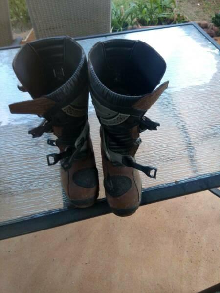 Forma adventure boots