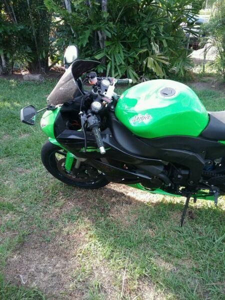 Kawasaki 2011 ZX6R - well maintained - great first bike