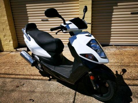 Daelim S1 scooter 1 year rego