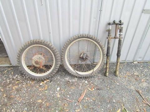 HONDA MOTORCYCLE WHEELS AND FORKS MAYBE XL250 VINTAGE MX DID RIMS