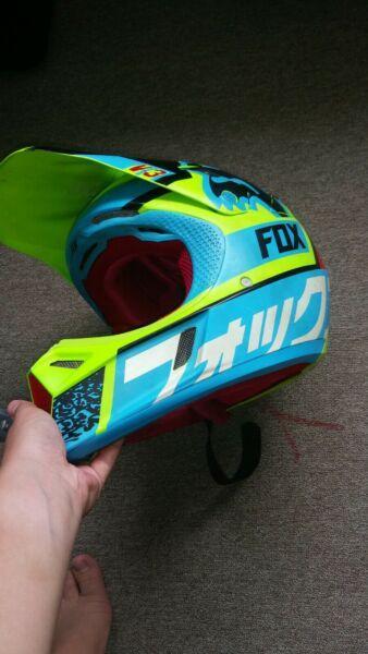 Fox v3 mx racing helmet
