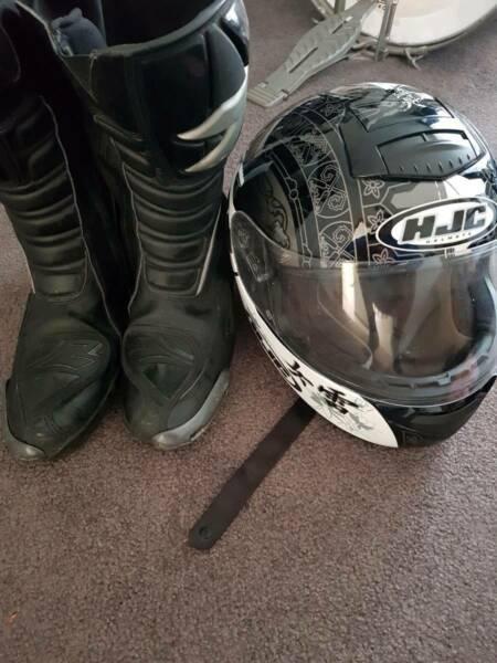 Motorbike helmet / motorbike boots