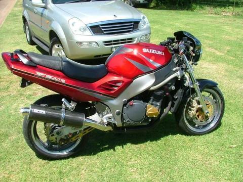 Motorcycle Suzuki Cafe RF900 based