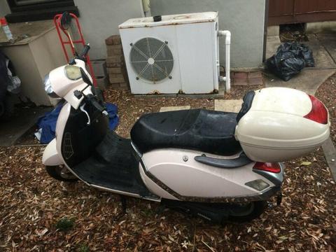 2011 zongshen 125cc scooter. Unregistered project