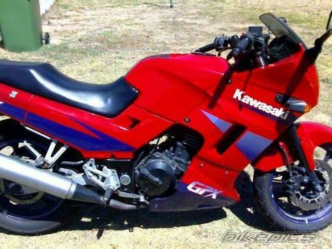 Kawasaki GPX Motorbike - Ideal First Bike