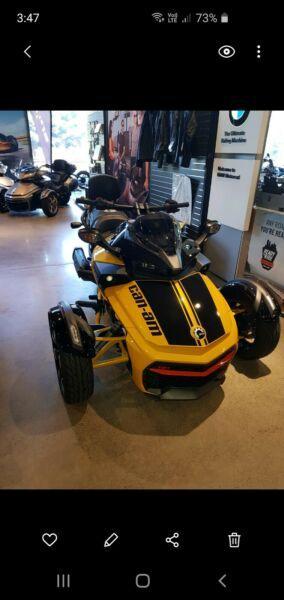2016 can-am daytona spyder,only 2,800 km as new. 1330 cc rides as new