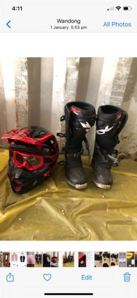 Motorbike boots & Helmet