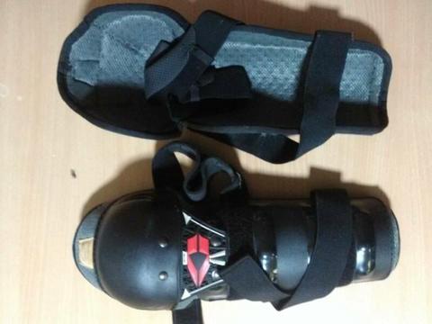 EVS KNEE GUARDS USED