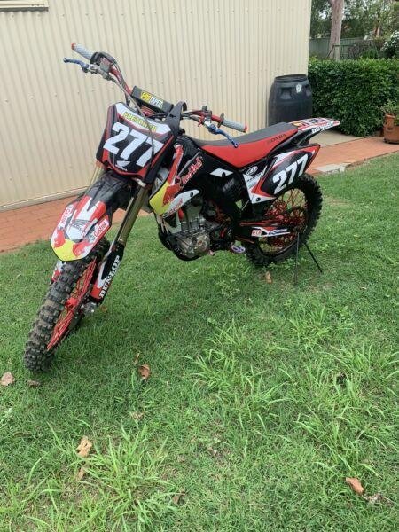 Honda crf250r NEWLY REBUILT. SELL OR SWAP. NEEDS TO GO