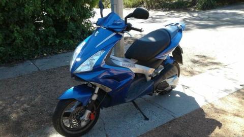 1999 peugeot 2 seater moped ,suit male