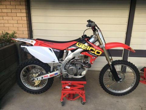 CRF450R Honda just serviced goes great $3000