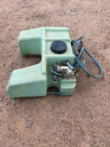 100l Spray tank with hose and motor. For quad bike