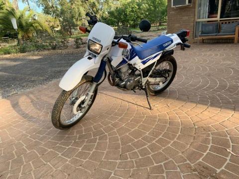 Yamaha xt 250 motorcycle