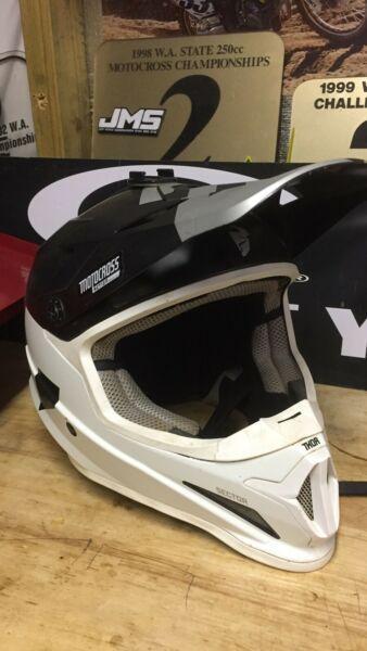 Small men's Thor Spector motocross helmet