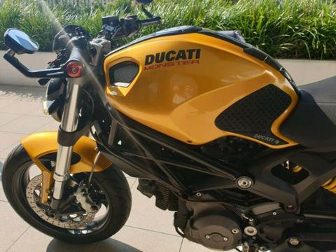 Gold 2008 Ducati Monster 696 Motorbike/Motorcycle