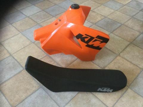 KTM fuel tank and seat combo