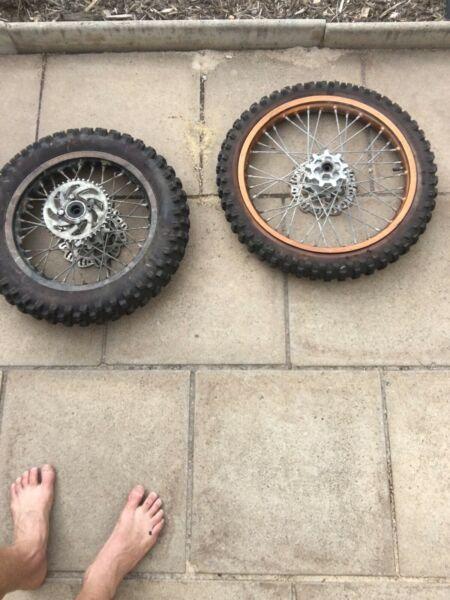 Pit bike wheels and tyres , motocross bike