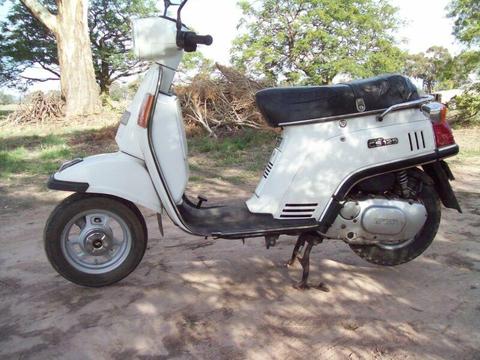 Suzuki cs125 scooter