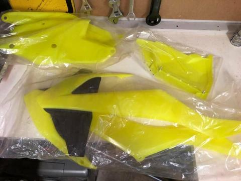 KTM 16-18 Plastics - Neon Yellow - Brand new