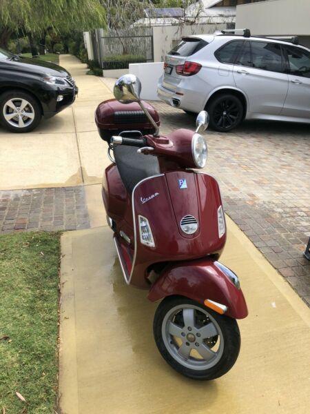 2012 Vespa GTS250ie Ruby Red Perfect!