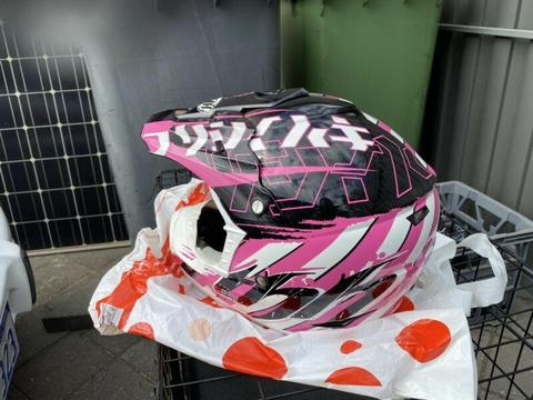 dirt bike helmet